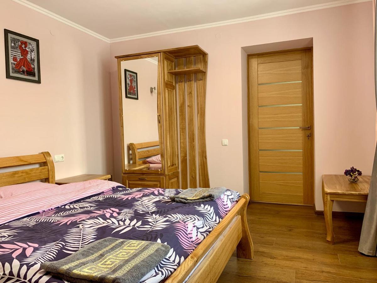 Underhills House Apartment Yaremche Ngoại thất bức ảnh
